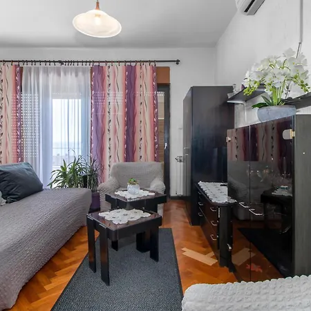 Apartment Cozy In With Wifi Novi Vinodolski