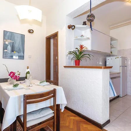 Lovely Apartment In Novi Vinodolski Apartment *