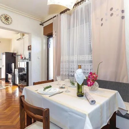 Lovely Apartment In Novi Vinodolski Apartment *